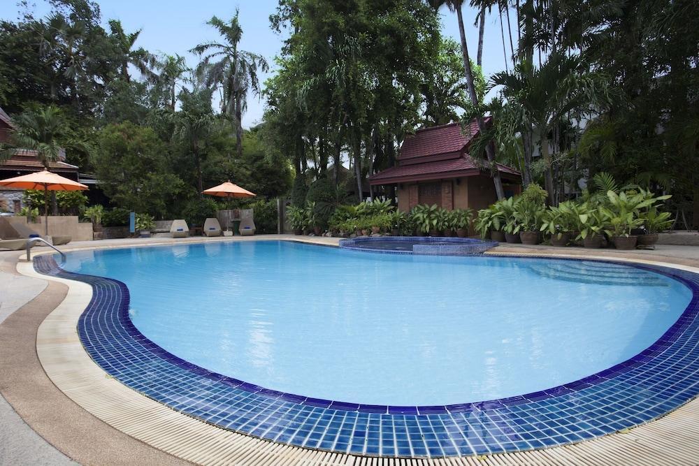 Safari Beach Hotel Patong Exteriör bild