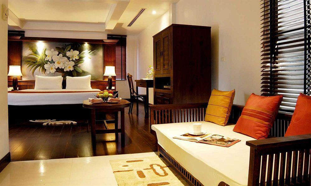 Safari Beach Hotel Patong Exteriör bild