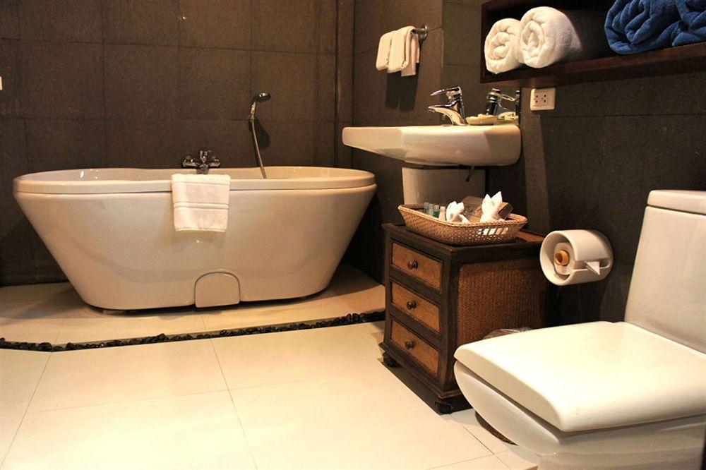 Safari Beach Hotel Patong Exteriör bild