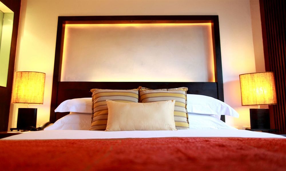 Safari Beach Hotel Patong Exteriör bild