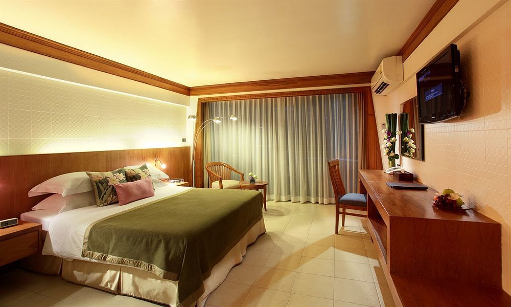 Safari Beach Hotel Patong Exteriör bild
