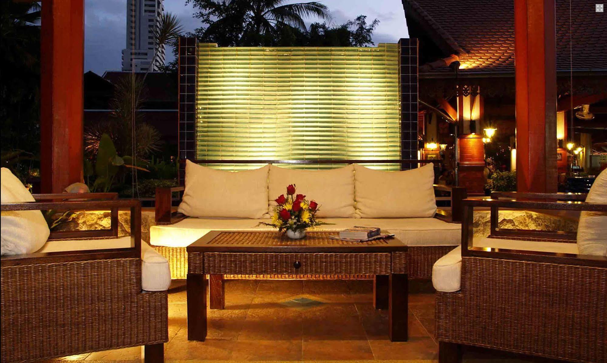 Safari Beach Hotel Patong Exteriör bild