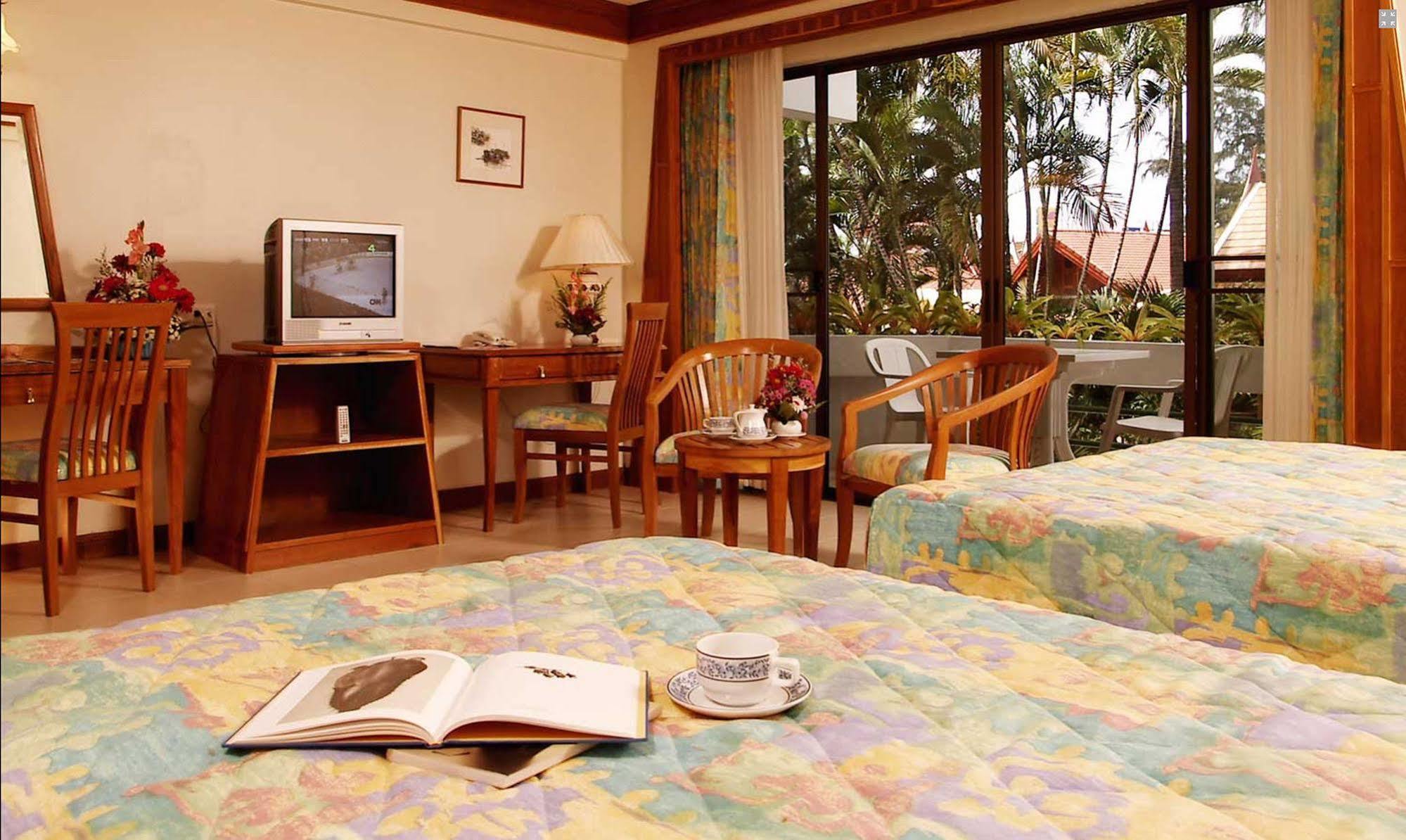 Safari Beach Hotel Patong Exteriör bild