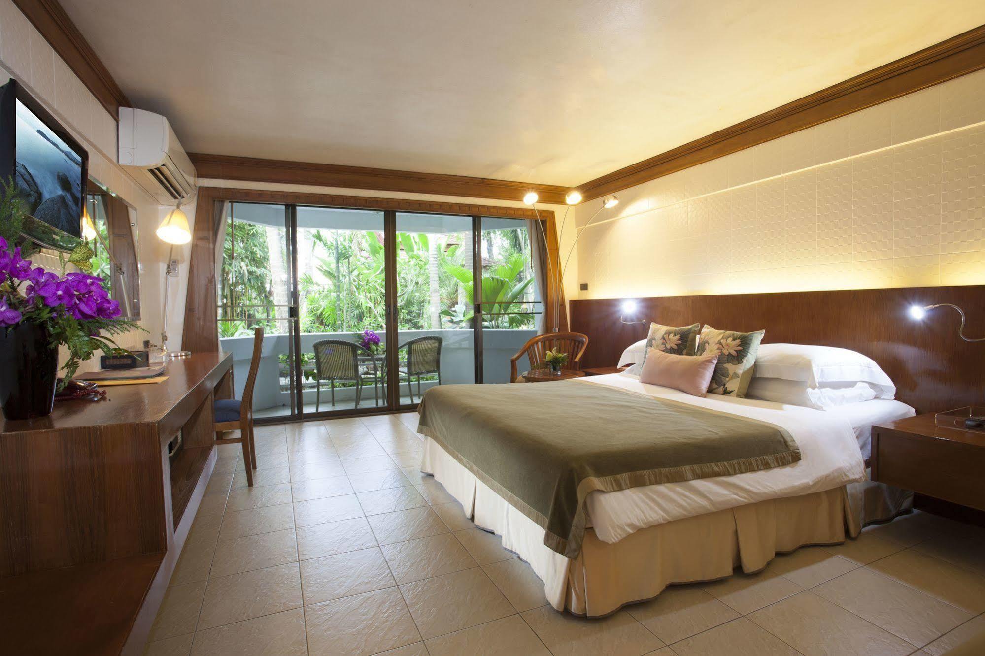Safari Beach Hotel Patong Exteriör bild